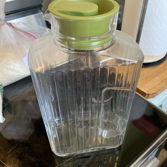 VTG Anchor Hocking Ribbed 2 Qt Glass Refrigerator Pitcher w/ Green Lid no chips - Picture 1 of 10